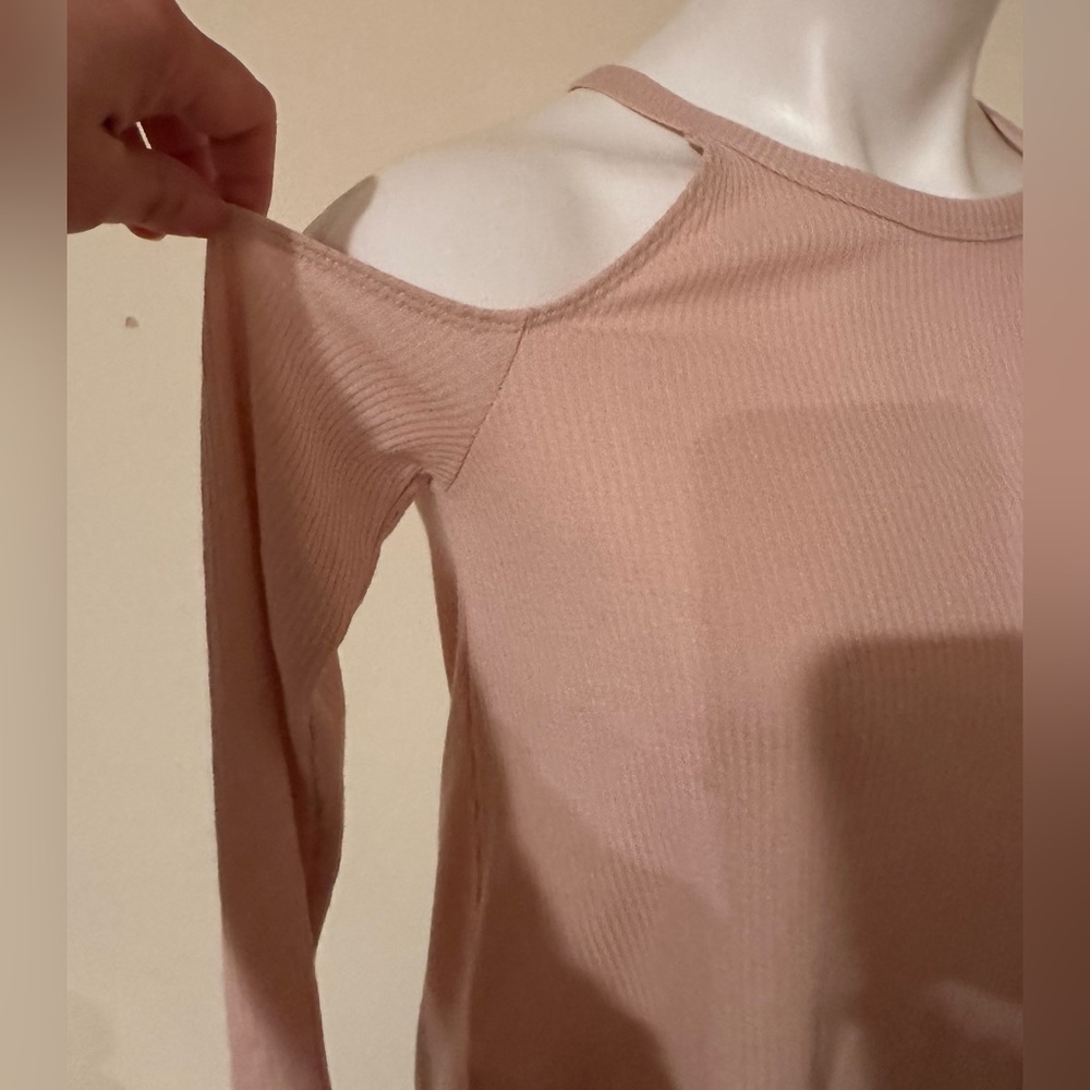 AEROPOSTALE Pale Pink Cold Shoulder Slits On Sides Light Material Sz XS/TP - Picture 5 of 14